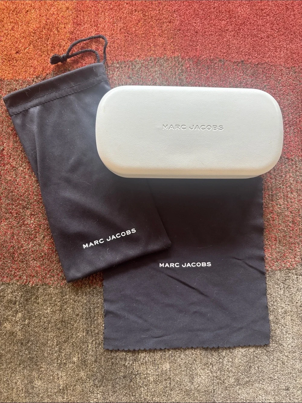 NEW - Marc Jacobs White Eyewear Case w/ Black Pouch & Cloth
